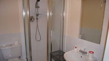 Bañera con ducha, secador de pelo