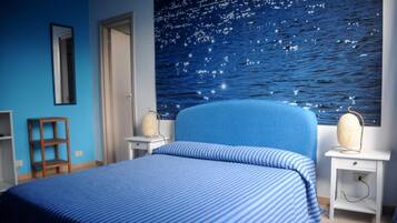 Minibar, wifi gratis y ropa de cama