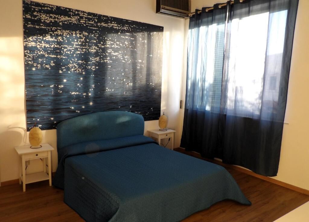 Minibar, wifi gratis y ropa de cama 