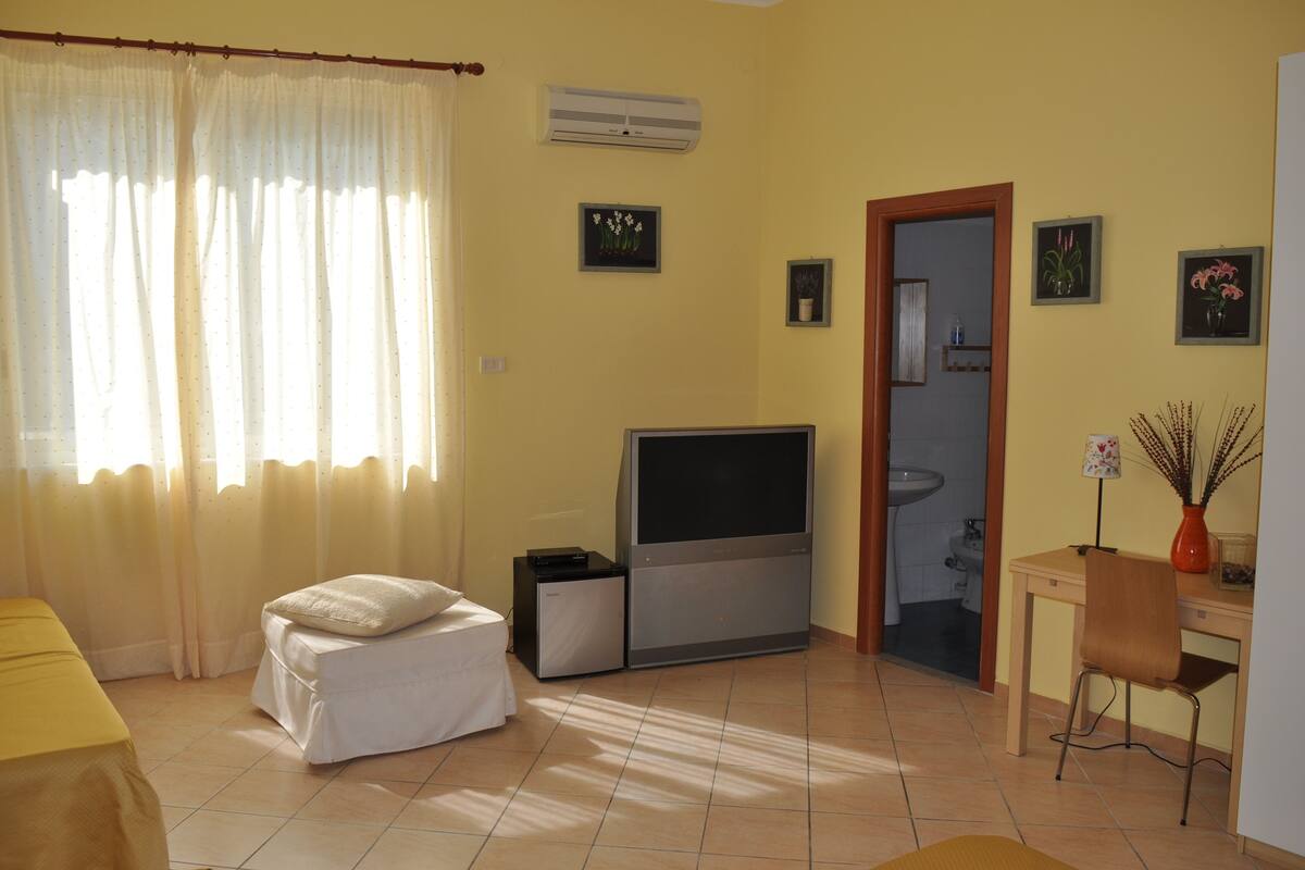 Habitación triple | Minibar, wifi gratis, ropa de cama