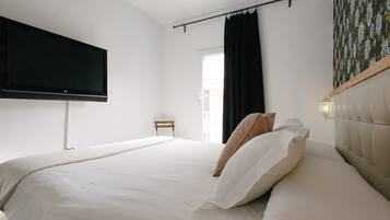 Tweepersoonskamer, balkon | Verduisterende gordijnen, een strijkplank/strijkijzer, gratis babybedden