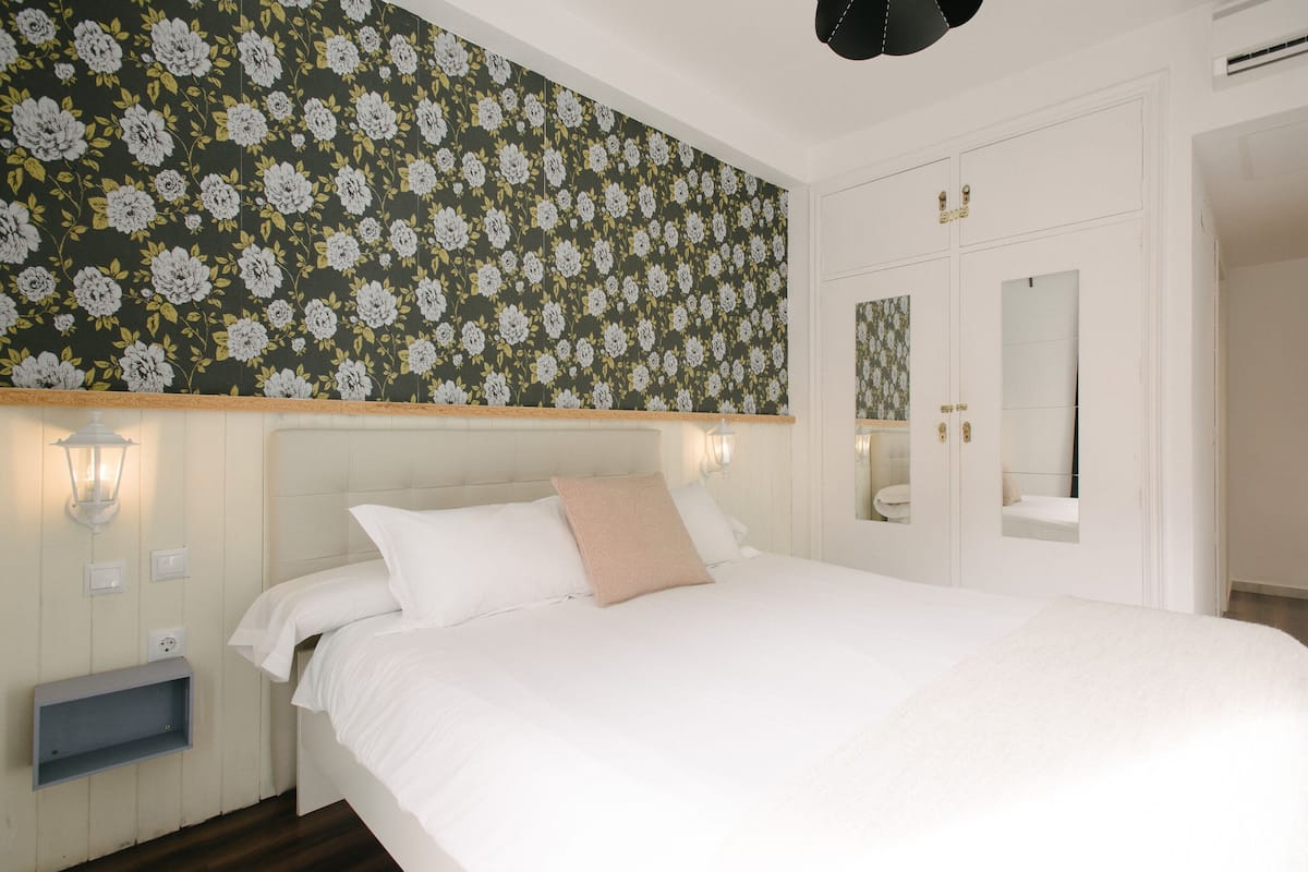 Double Room, Balcony | Blackout drapes, iron/ironing board (on request), cribs (free)
