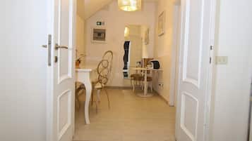 Minibar, coffres-forts dans les chambres, fer et planche Ă  repasser
