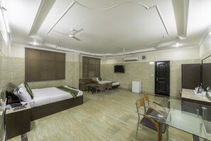 特級客房 | 房內夾萬、熨斗/熨衫板、免費 Wi-Fi