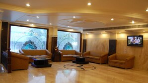 Lobby sitting area - Treebo Singh Sons (New Delhi)