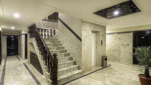 Staircase - Treebo Singh Sons (New Delhi)