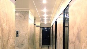Hallway - Treebo Singh Sons (New Delhi)