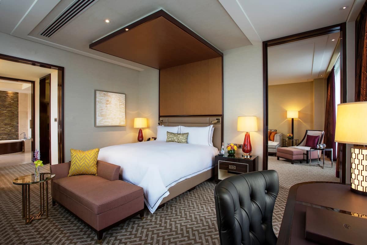 1 bedroom, premium bedding, minibar, in-room safe