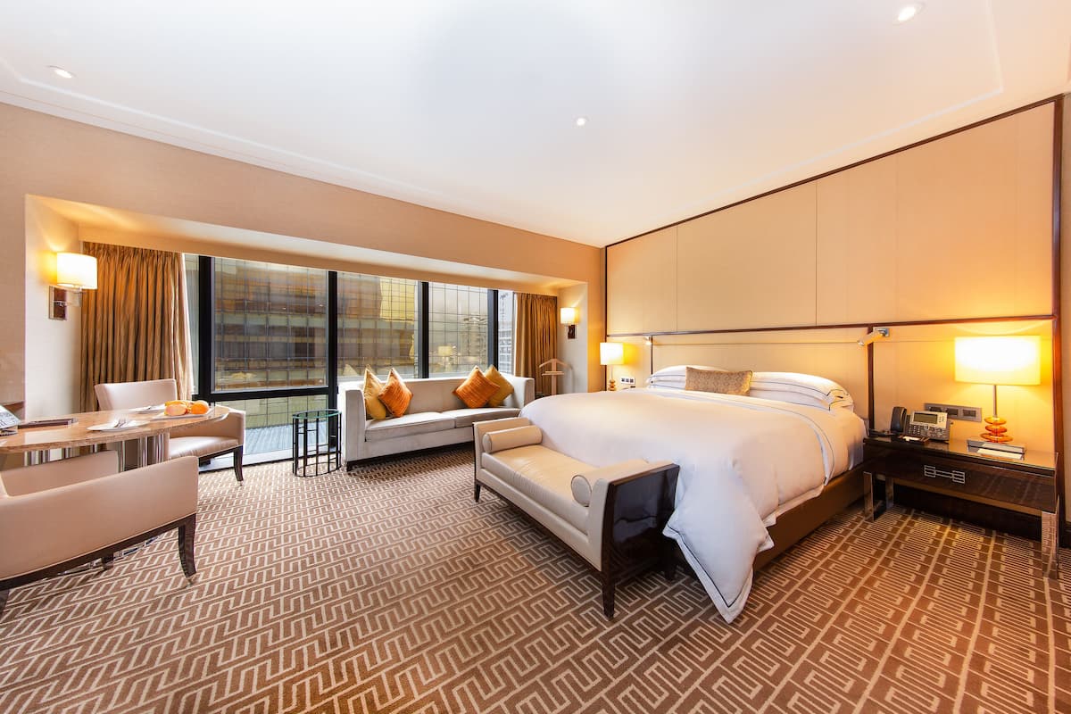1 bedroom, premium bedding, minibar, in-room safe