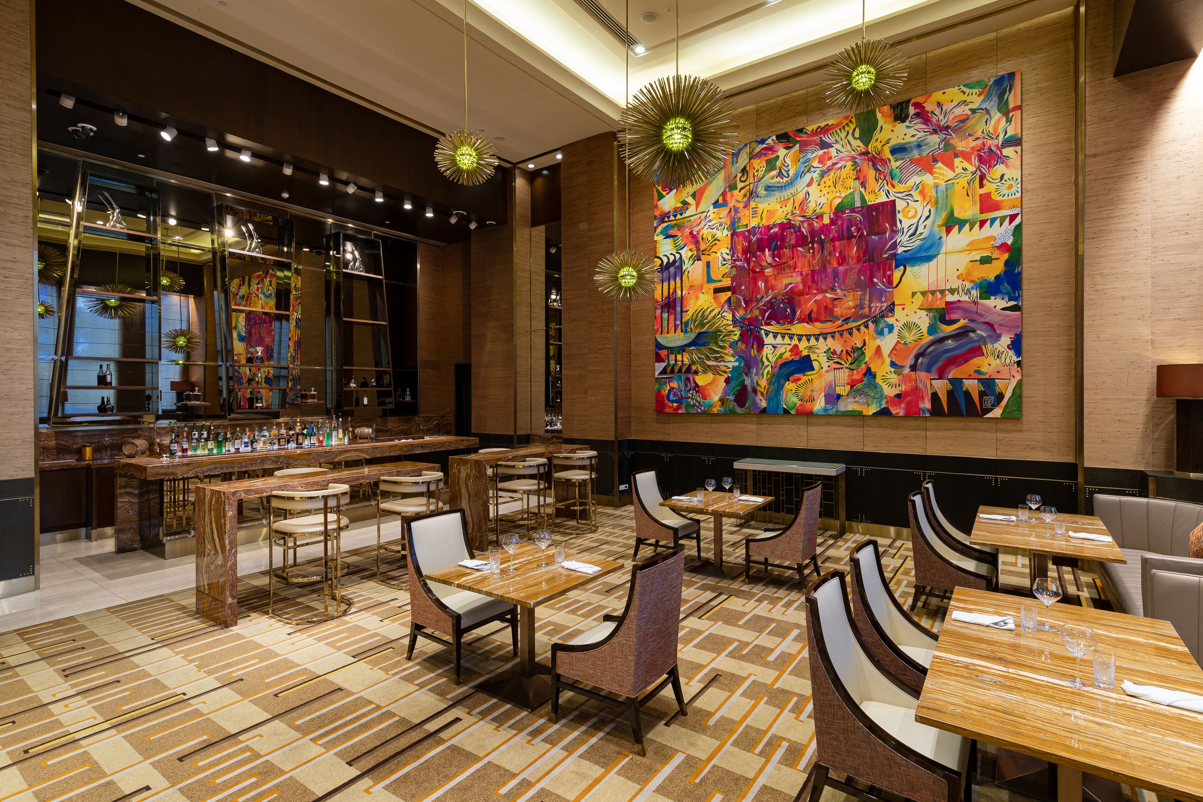 3 restoran; sarapan, makan tengah hari dan makan malam dihidangkan