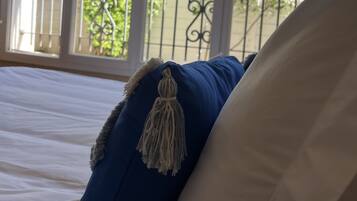 Deluxe Room | Egyptian cotton sheets, premium bedding, pillowtop beds, desk