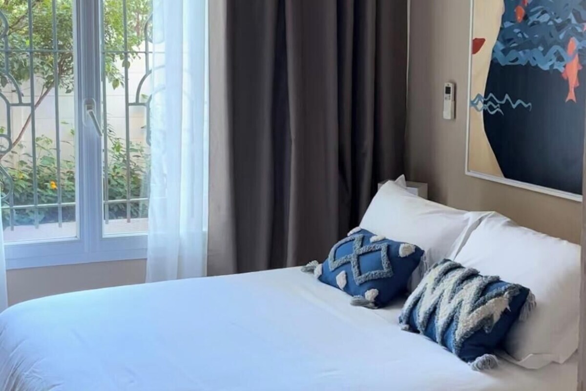 Comfort Room | Egyptian cotton sheets, premium bedding, pillowtop beds, desk