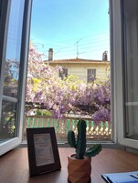Se ofrece un desayuno bufé todos los días (por un coste adicional)