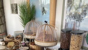 Daily buffet breakfast for a fee - Hôtel Princesse d'Azur (Sainte-Maxime)