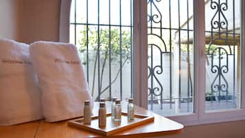 Comfort Room | 1 bedroom, Egyptian cotton sheets, premium bedding, pillowtop beds