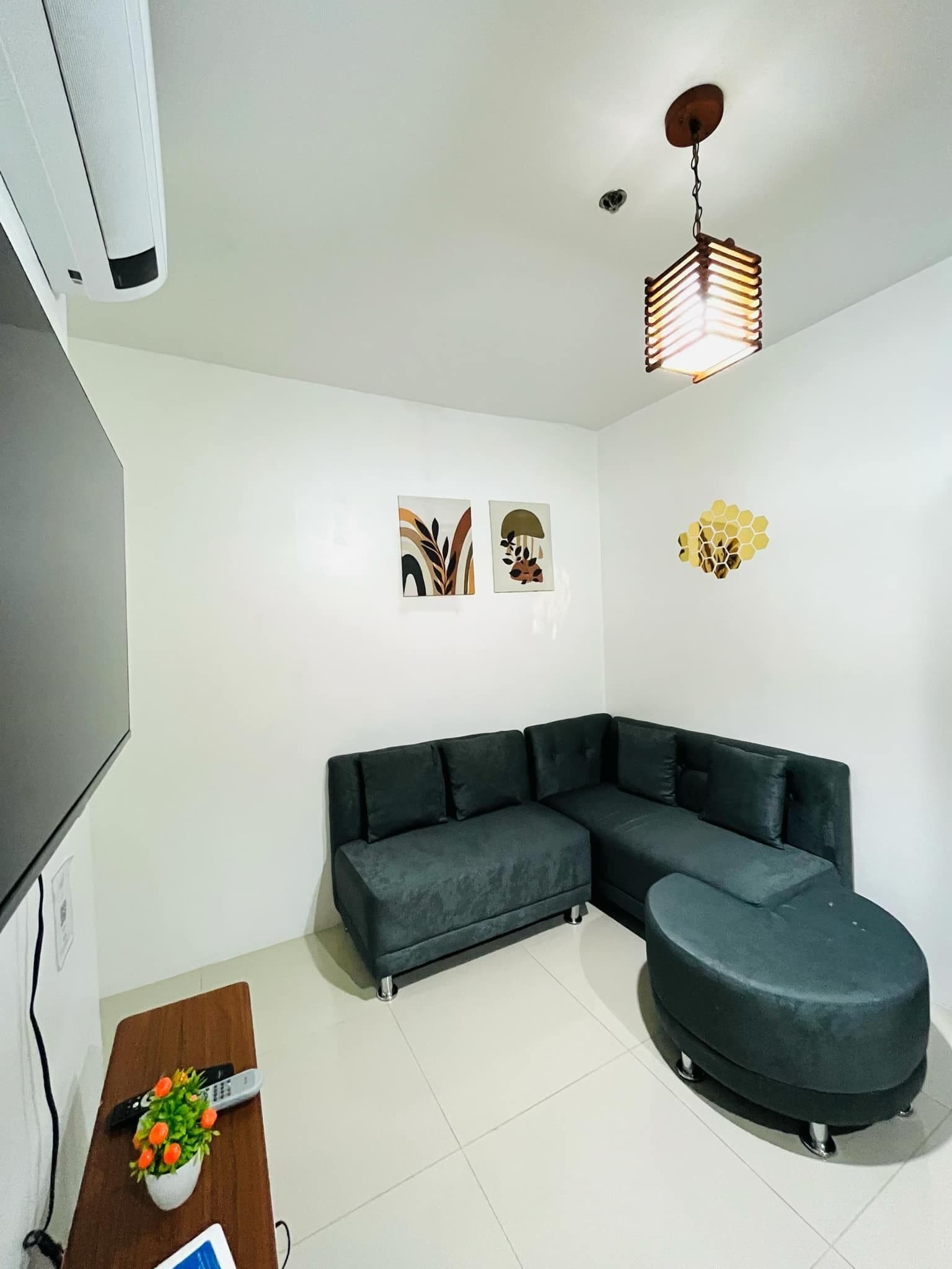 Televisión LCD de 32 pulgadas con canales por cable, una televisión