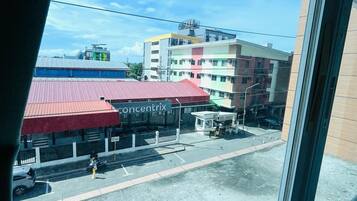 A view of a street with buildings, including a pharmacy named 'Concentrix'.