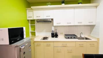 Apartment, 1 Bedroom | Private kitchen | Fridge, microwave, stovetop, dishwasher