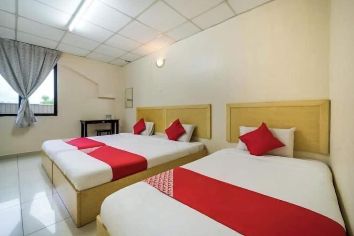 Espacio para trabajar con un portátil, wifi gratis, ropa de cama