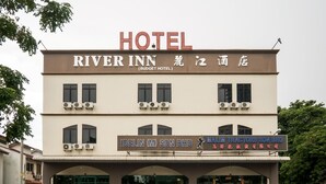 A hotel named River Inn with a sign indicating it is a budget hotel. - River Inn Hotel (Butterworth)