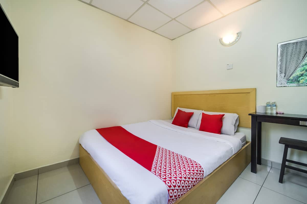 Habitación Deluxe doble | Espacio para trabajar con un portátil, wifi gratis, ropa de cama