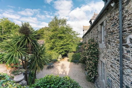 Fachada. Hotel Kastell Dinec'h