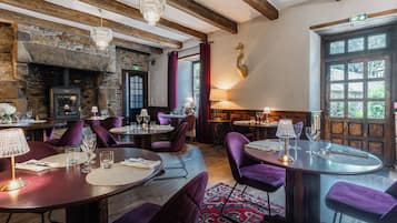 Se sirven desayunos y cenas, cocina local