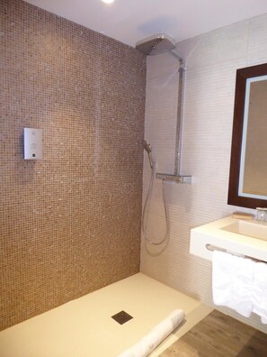 Free toiletries, hair dryer