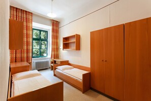 خزنة داخل الغرفة ومكتب وتجهيزات عازلة للصوت وواي فاي مجانًا