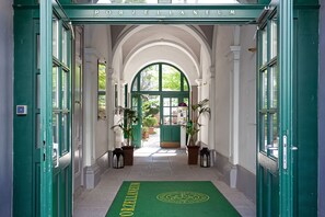 واجهة المنشأة