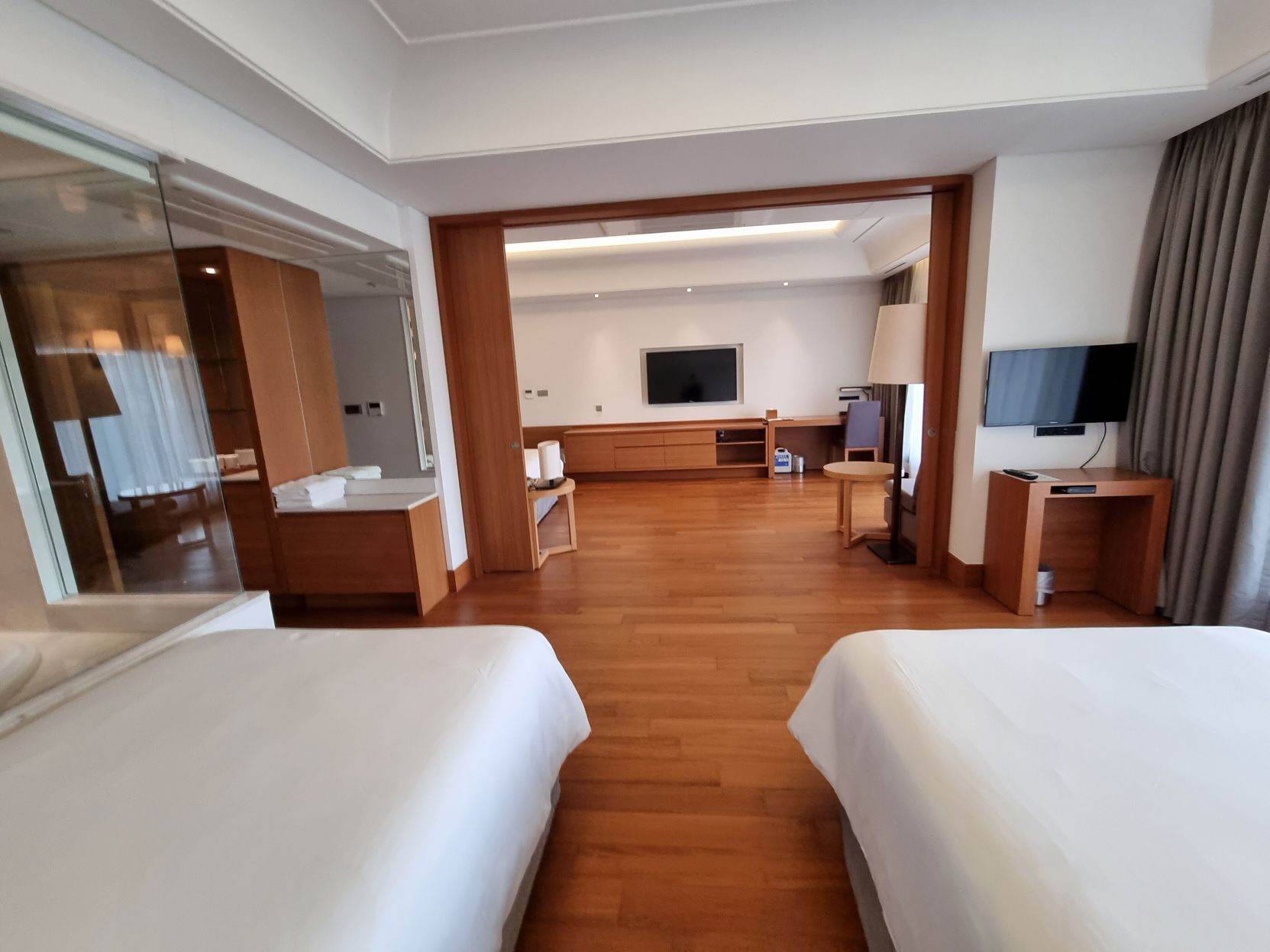 Literie de qualité supérieure, coffres-forts dans les chambres, bureau