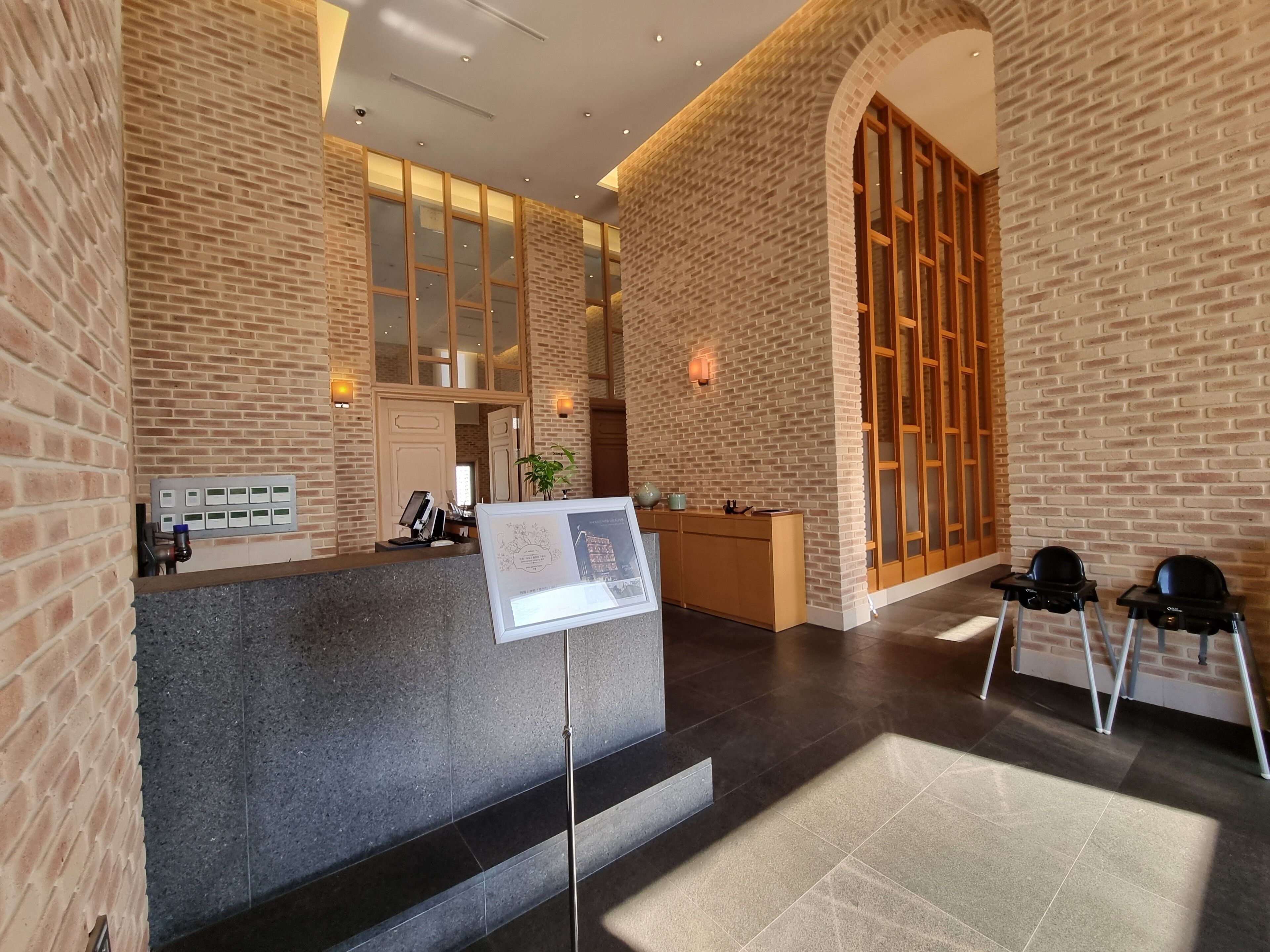 lunch, dinner served; japanese cuisine, garden views