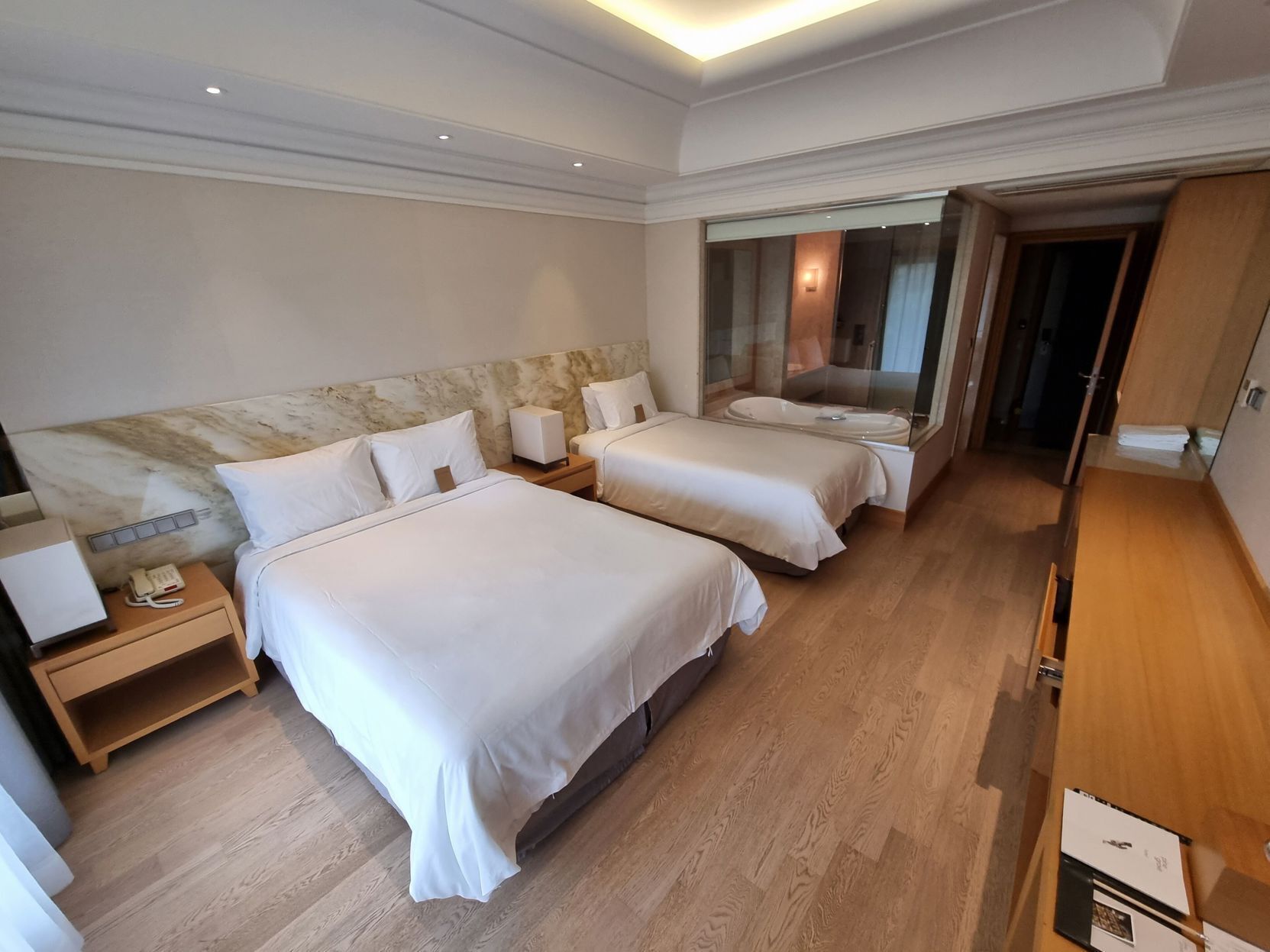 Premium bedding, in-room safe, desk, laptop workspace