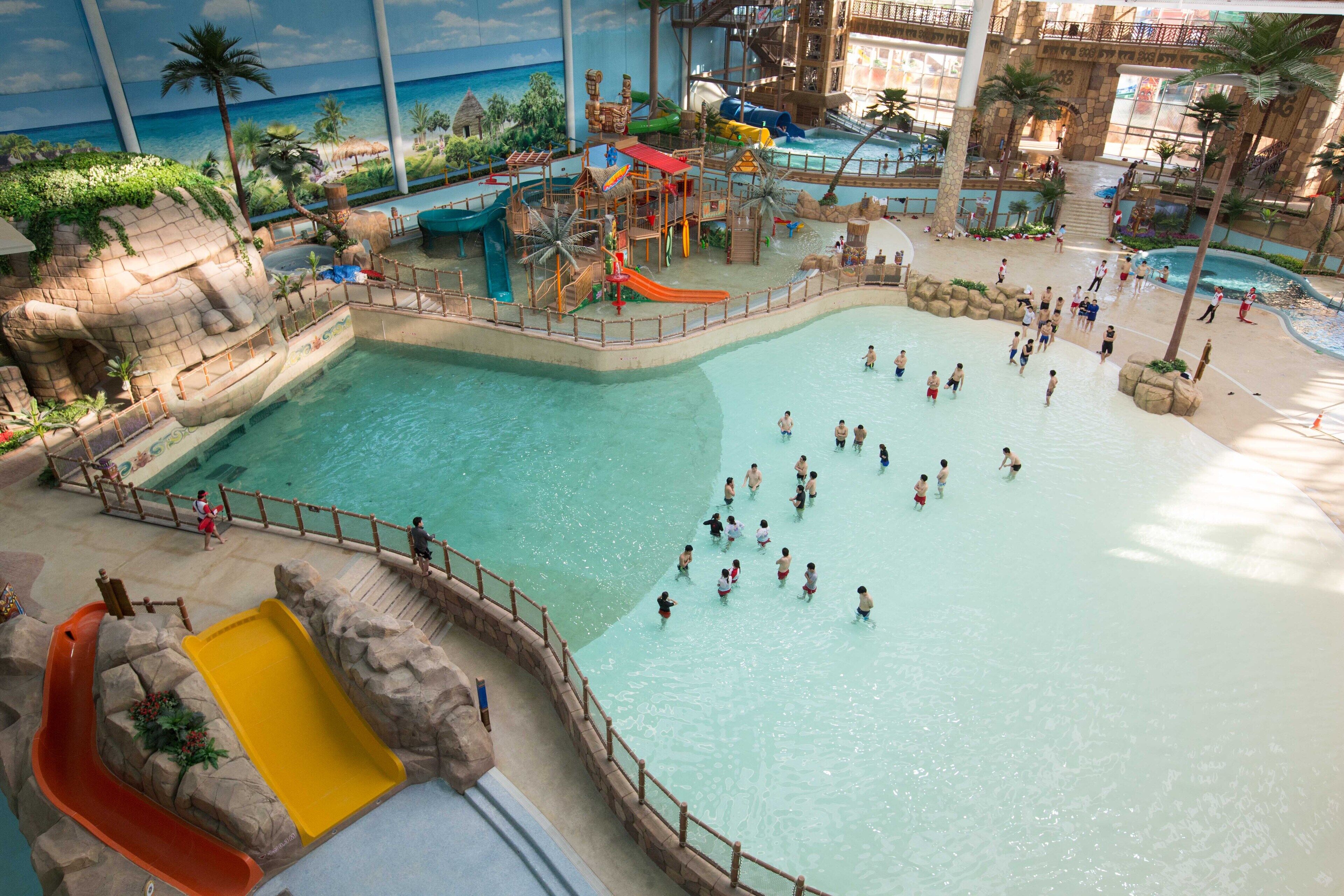 2 bedrooms, premium bedding, in-room safe, desk