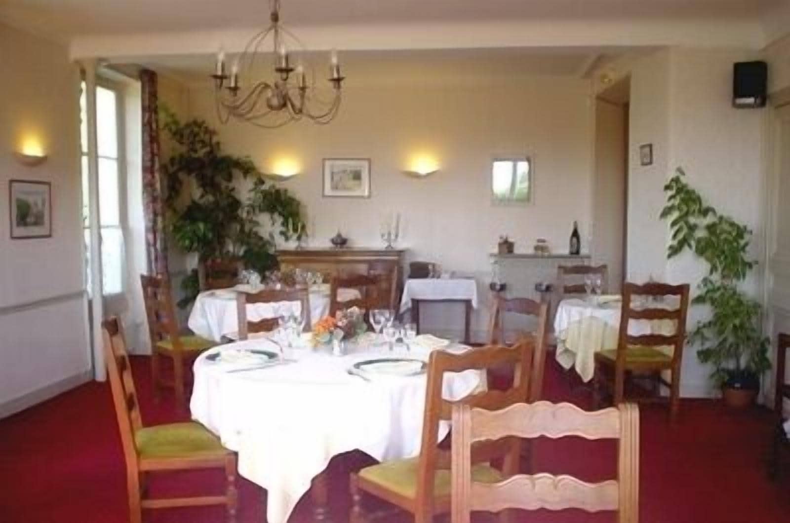 Lunch and dinner served, French cuisine