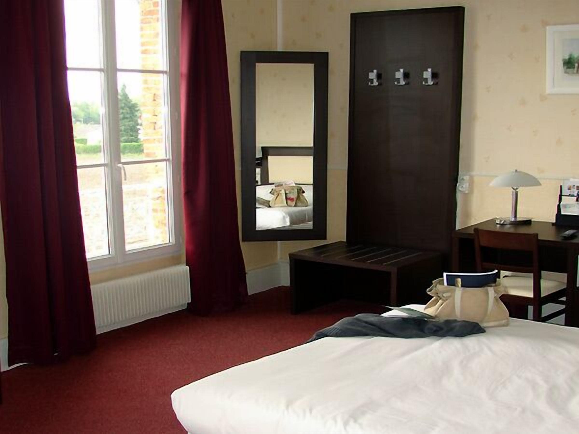 Bureau, espace de travail pour ordinateur portable