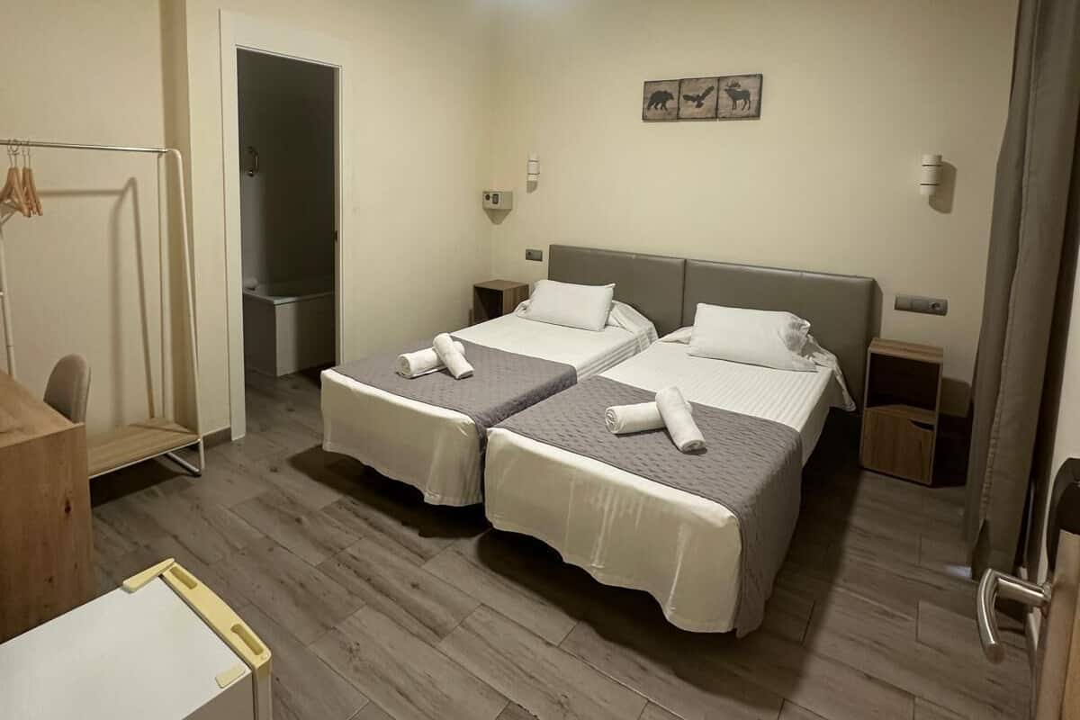 Standard Double Room, Private Bathroom (Interior) | In-room safe, free WiFi, bed sheets