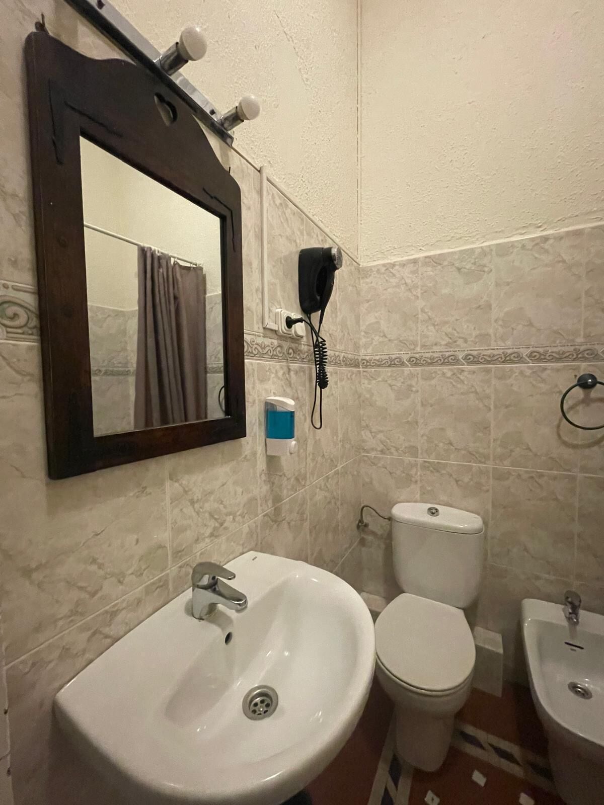 Foto - Hostal Balmes Centro