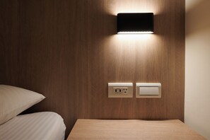 Down comforters, desk, soundproofing, rollaway beds - Nei Jiang Hotel (Taipei)