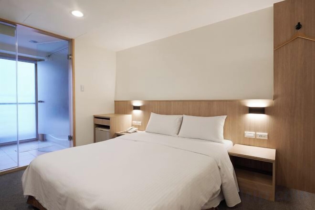Down comforters, desk, soundproofing, rollaway beds (surcharge)
