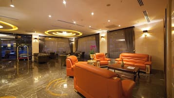 Área de estar no saguão