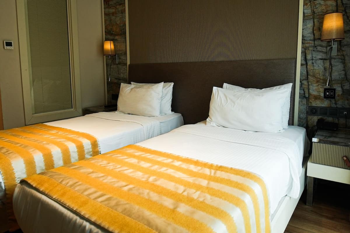 2 bilik tidur, peralatan tempat tidur premium, bar mini