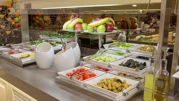 Desayuno buffet diario (EUR 10 por persona)