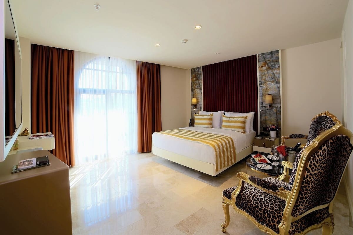 Junior Suite | 2 bilik tidur, peralatan tempat tidur premium, bar mini