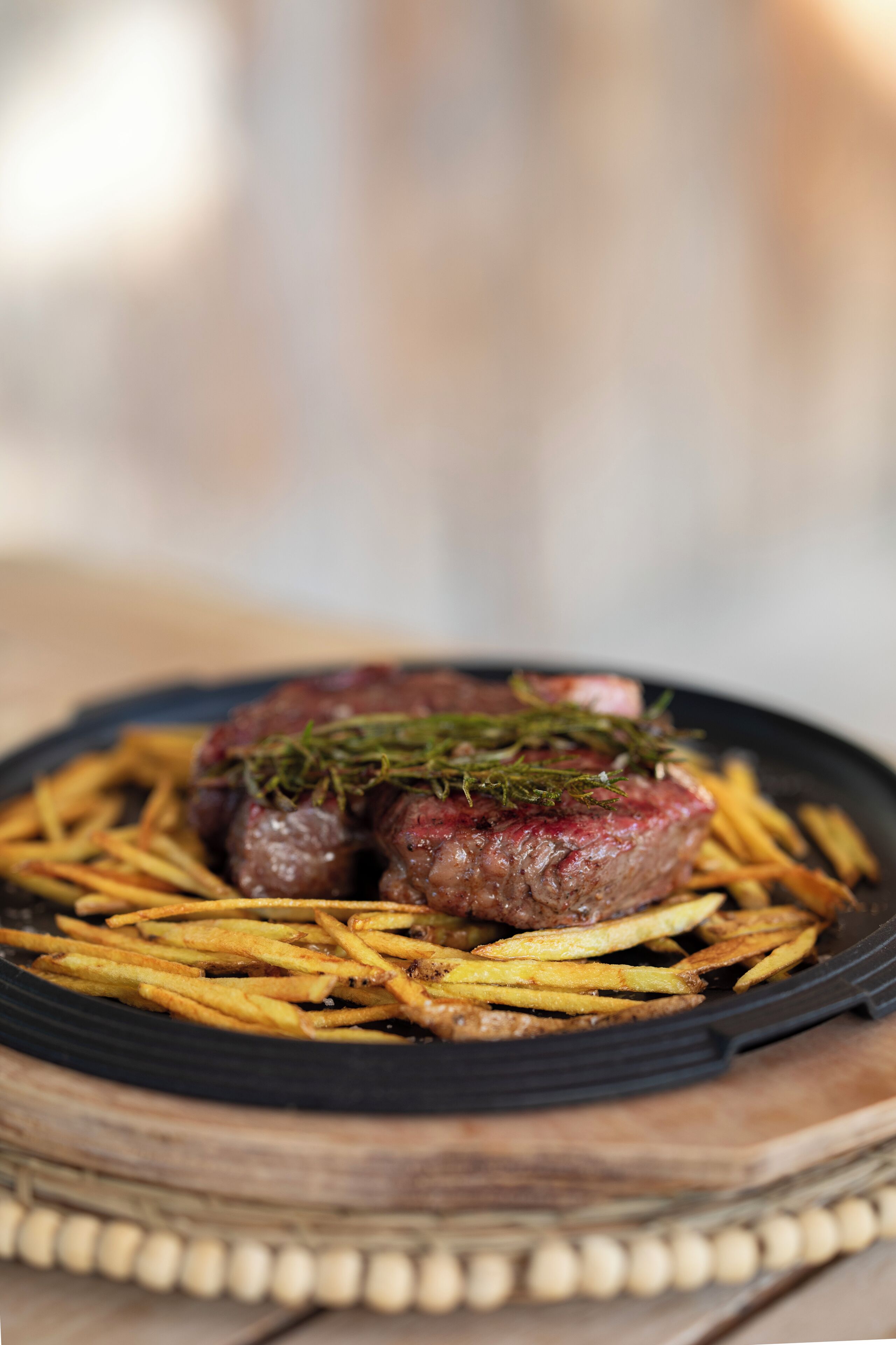 breakfast, lunch, dinner served; international cuisine