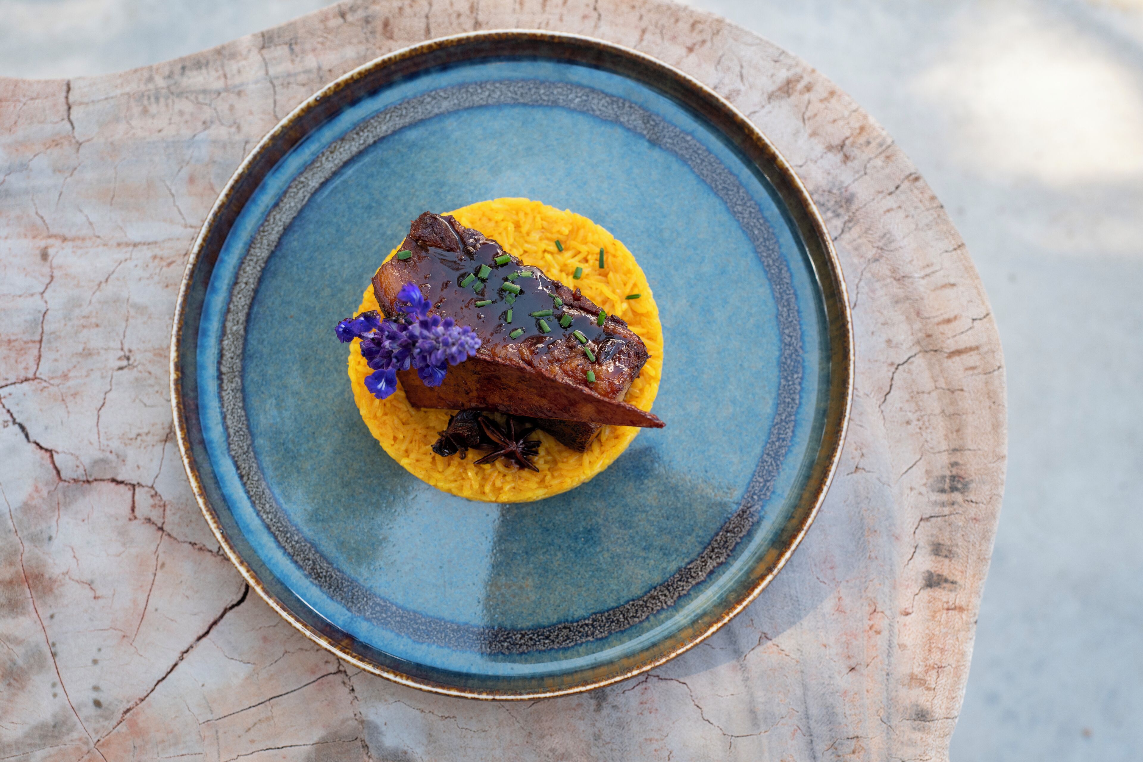 breakfast, lunch, dinner served; international cuisine