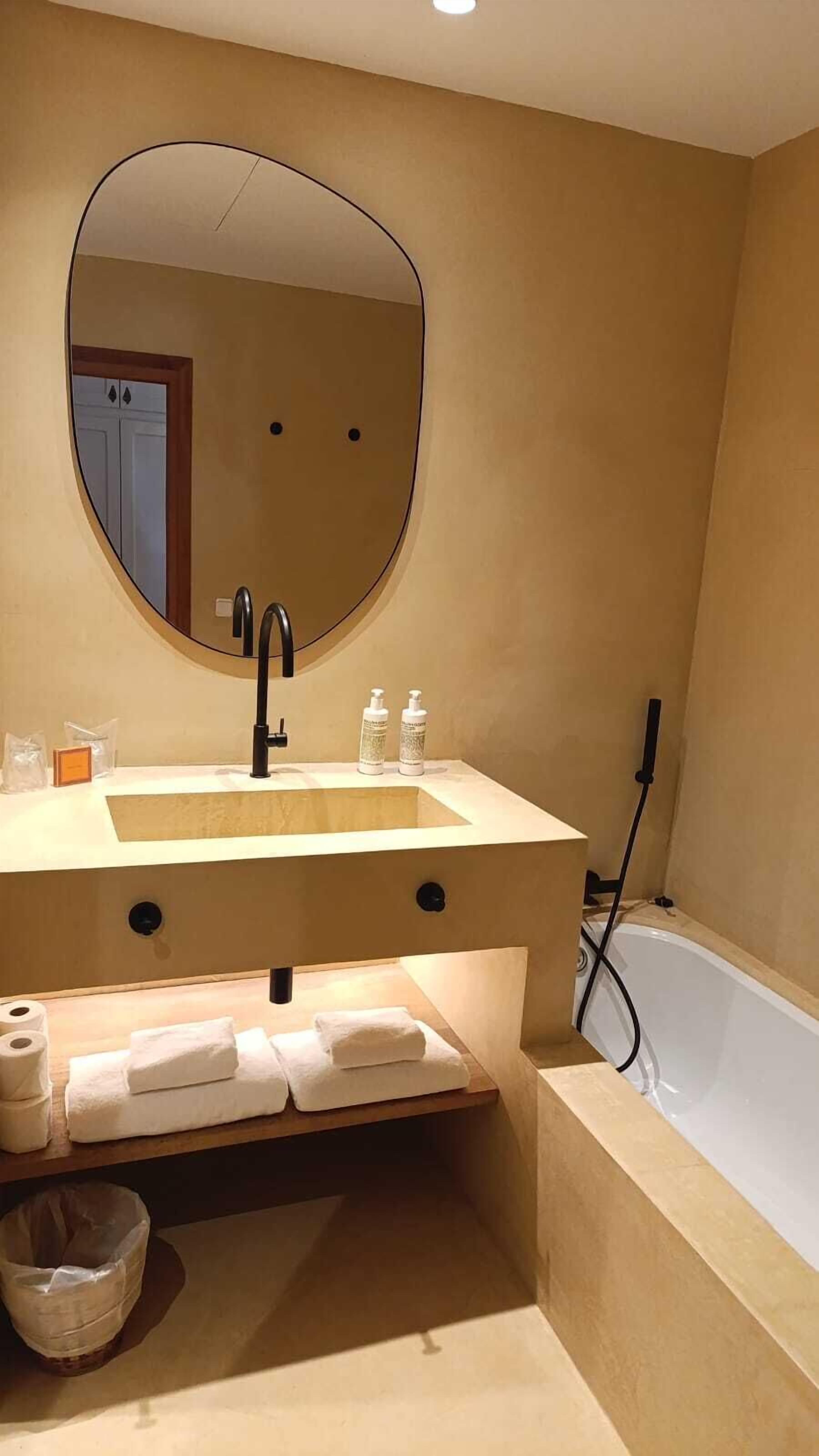 junior suite | bathroom | combined shower/bathtub, free toiletries, hair dryer, bathrobes