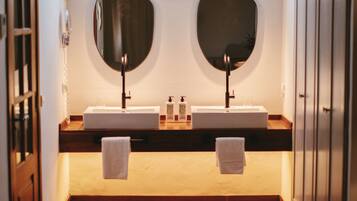 Ropa de cama de alta calidad y minibar