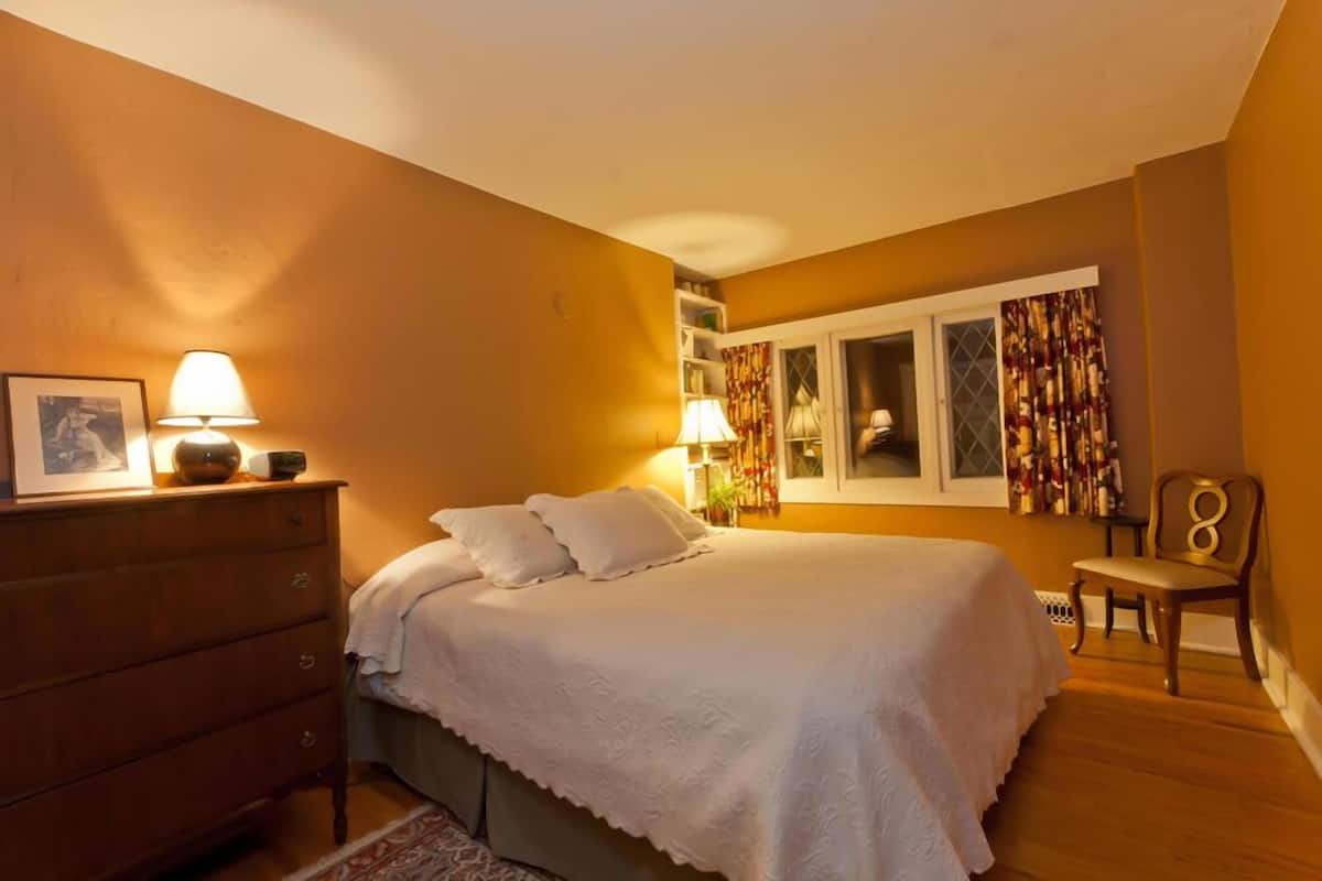 Night Owl Room