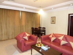 Premium bedding, pillow-top beds, free minibar, in-room safe - Gulf Continental Suite (Kuwait City)